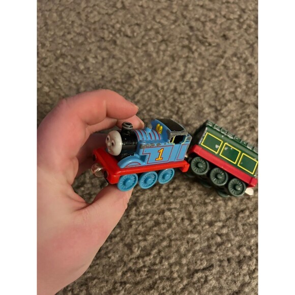2002 Thomas The Tank Engine Die Cast Metal Toy Train W/ Coal Car - Picture 2 of 6
